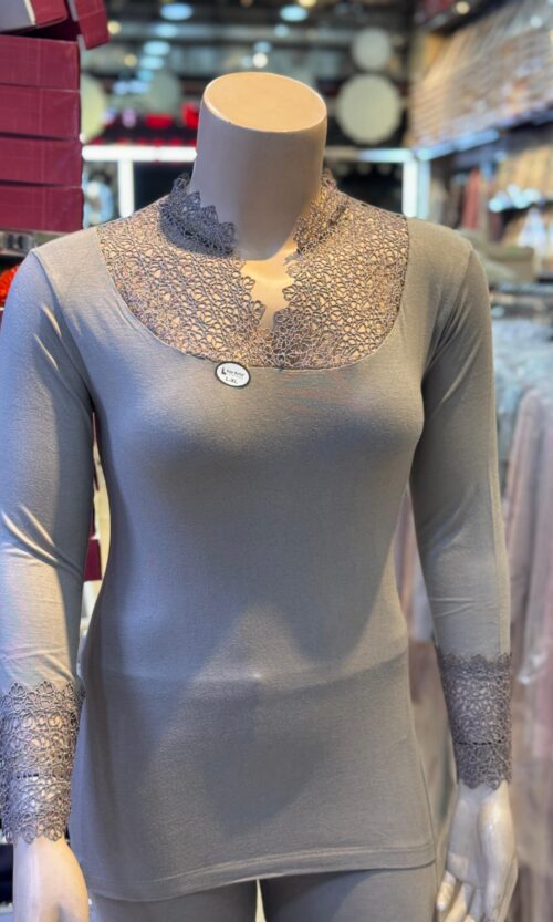 Bodi dentelle tres chic a Marié avec jlilbat
